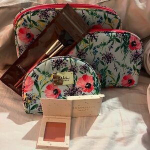 Nicole Miller Floral Makeup Bag Set with Brushes and Blush.